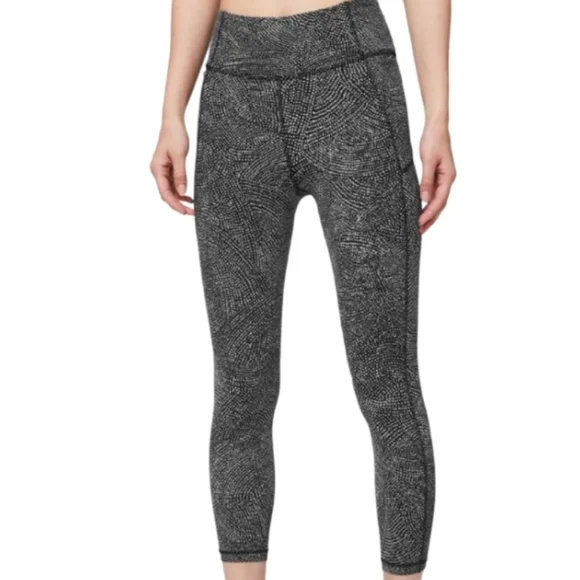 Lululemon athletica Final LapCrop 23" Black and White Patterned Women's Leggings - Picture 4 of 11